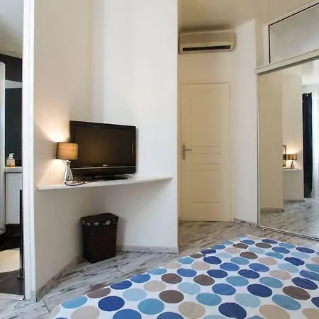 One Bedroom 2 Minutes From “La Croisette” Beach And Palais Apartment Cannes