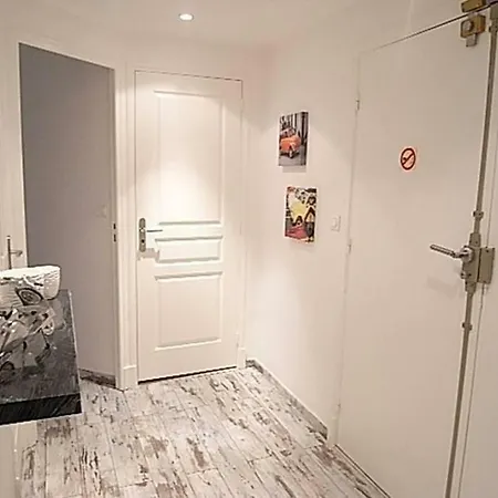 Apartment One Bedroom 2 Minutes From “La Croisette” Beach And Palais Cannes