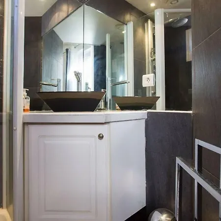 Apartment One Bedroom 2 Minutes From “La Croisette” Beach And Palais *