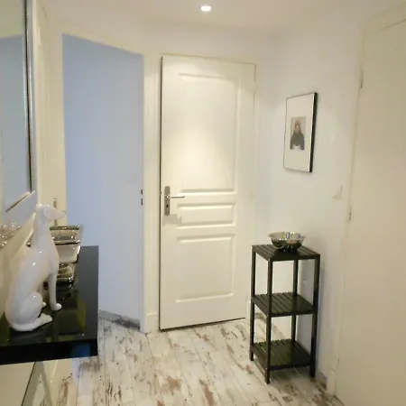 One Bedroom 2 Minutes From “La Croisette” Beach And Palais Apartment