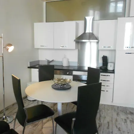 One Bedroom 2 Minutes From “La Croisette” Beach And Palais Apartment *